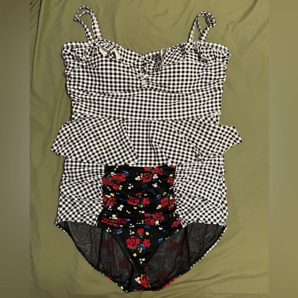 Torrid Gingham/Floral Peplum Tankini Top & Ruched Bottom Swim Size 3